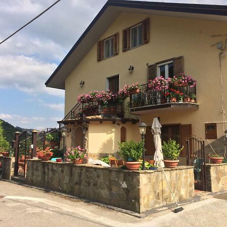 La Casa Nel Verde Castelmezzano Exteriör bild